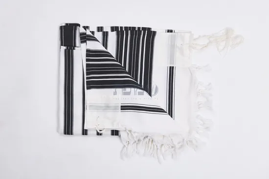 טלית חב"ד מהודרת דגם "הרבי"