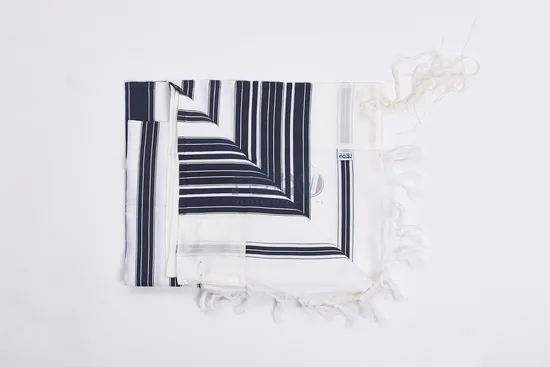 טלית חב"ד פסים כחול נייבי דגם "מוסף"