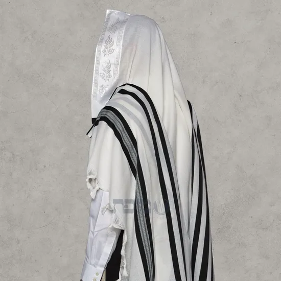 טלית צמר מהודרת דגם "למנצח" פסים שחור