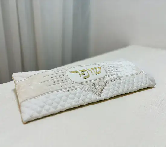 תיק מהודר לשופר, דמוי עור משולב בד, ריקמה , ואבנים.