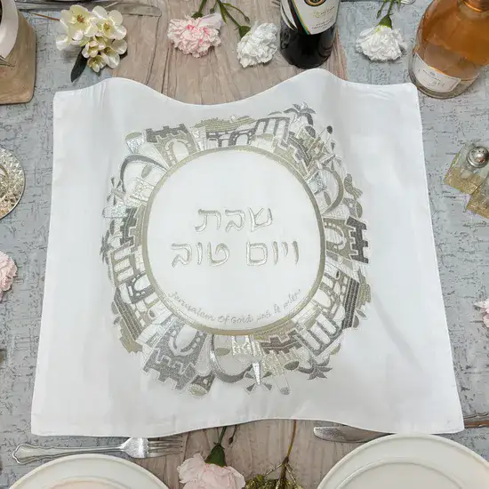 כיסוי לחלה אלגנטי, במבוק טבעי, שילוב ריקמה.