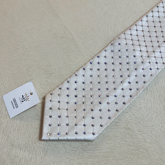 עטרה יוקרתית לטלית משובצת אבני סברובסקי SWAROVSKI דגם "רויאל"