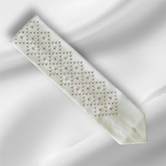 עטרה יוקרתית לטלית משובצת אבני סברובסקי SWAROVSKI דגם "נוי"