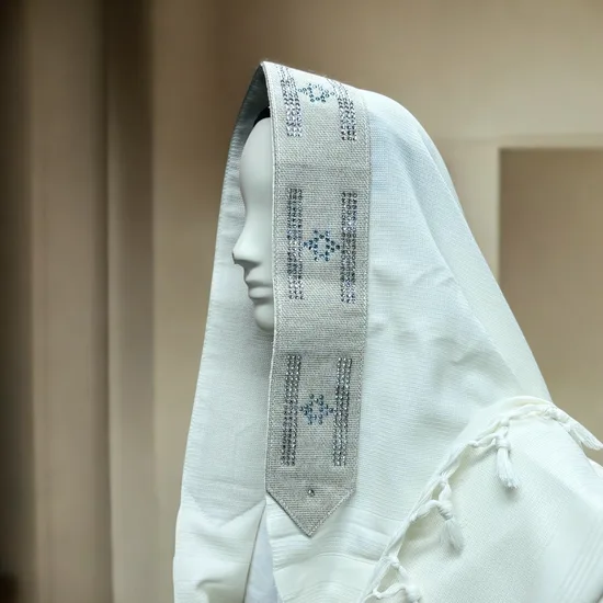 טלית מהודרת לחתן בשיבוץ סברובסקי SWAROVSKI דגם"דגל בז'"