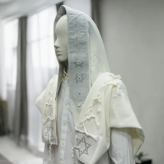 טלית יוקרתית בשילוב אבני סברובסקי SWAROVSKI דגם "גריי"