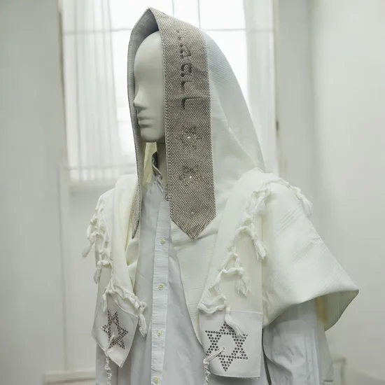 טלית יוקרתית בשילוב אבני סברובסקי SWAROVSKI דגם "בראון"